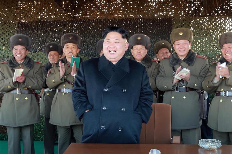 Secretário de Estado norte-americano admite ação militar contra Coreia do Norte