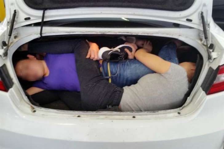 EUA. Carro que tentava entrar ilegalmente no país levava 4 chineses na mala do carro