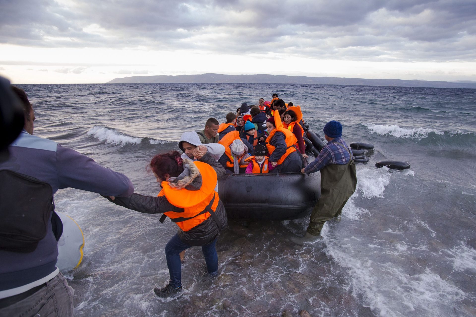 “Se as vítimas fossem europeias fariam manchetes”. Mais de 200 migrantes terão morrido afogados