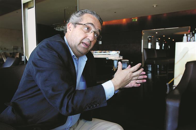 Ex-líder do CDS desafia Teixeira dos Santos a contar toda a história sobre os bancos