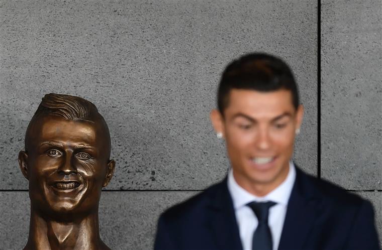Escultor garante que Cristiano Ronaldo aprovou busto