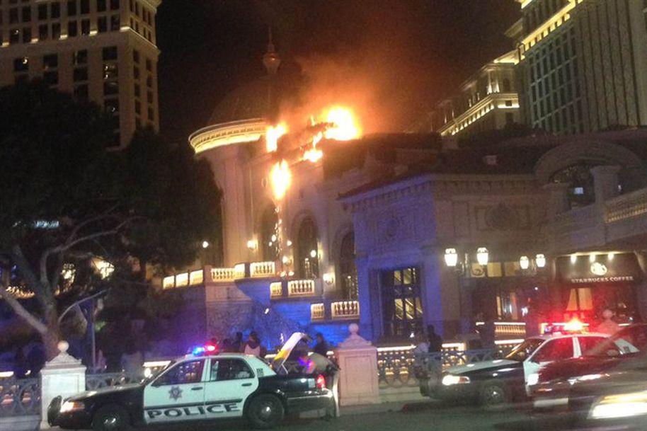 EUA. Incêndio destrói parcialmente cobertura do famoso Hotel Casino Bellagio