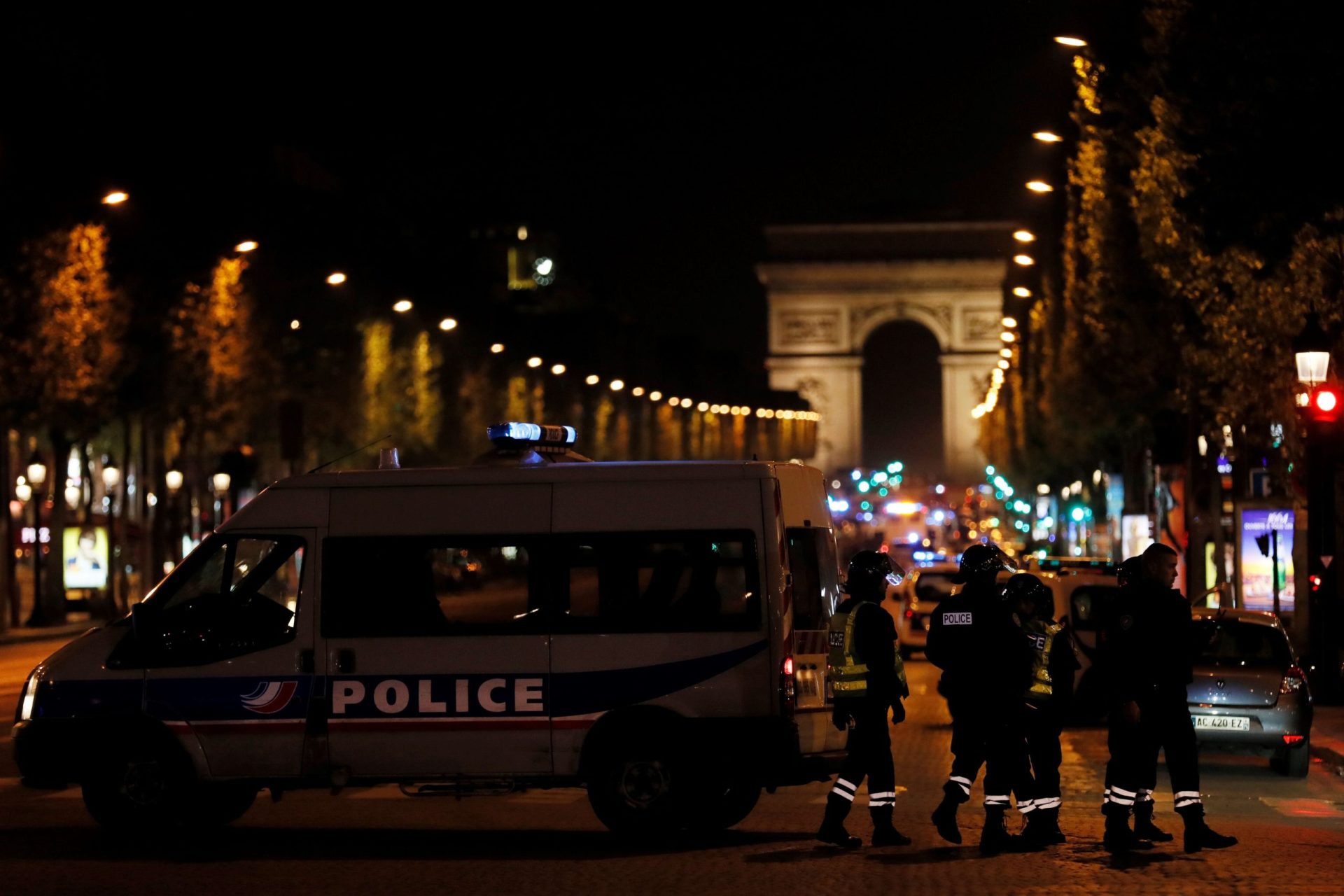 Paris é novamente alvo de ataque terrorista [Fotogaleria]