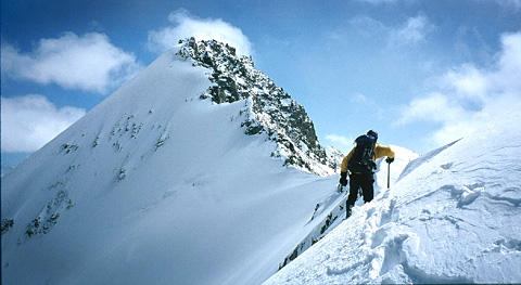 Alpinista suíço Ueli Steck morre em acidente perto do Monte Evereste