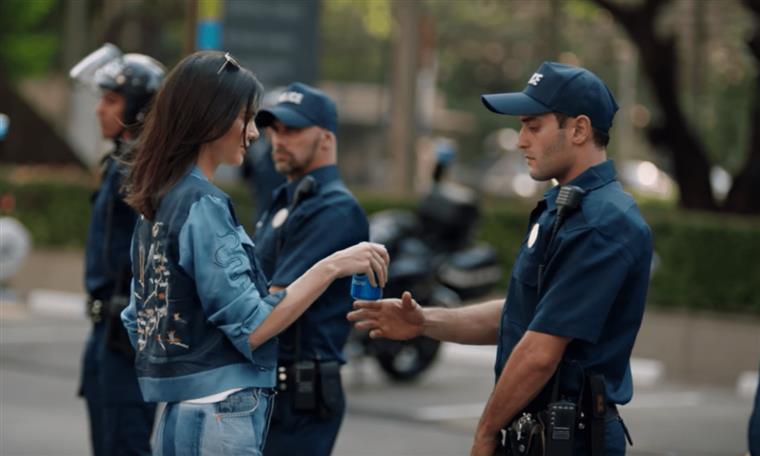 Campanha da Pepsi retirada devido a duras críticas