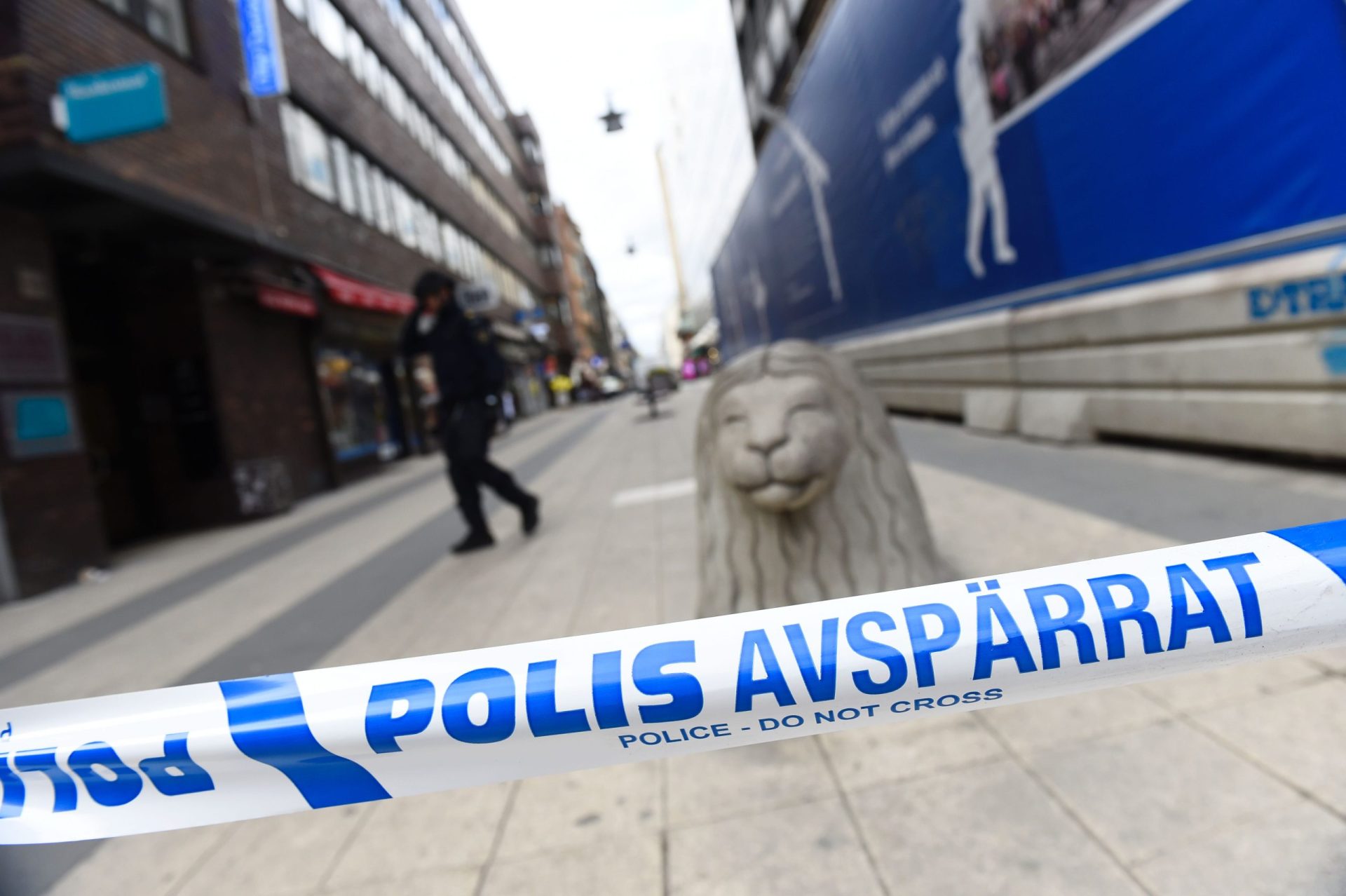 As primeiras imagens do ataque a um centro comercial na Suécia