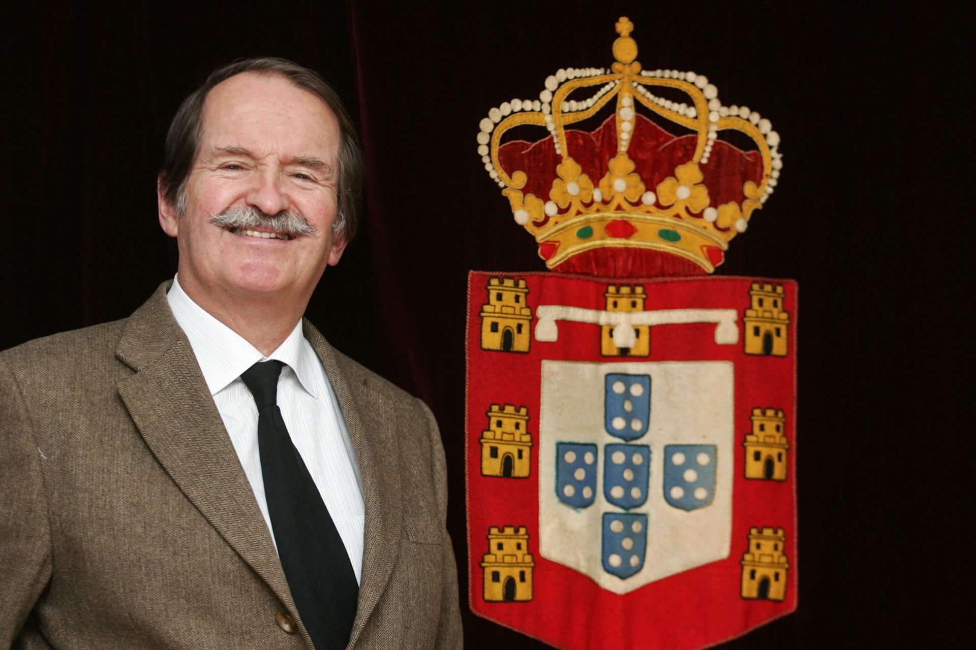 Duque de Bragança defende reposição do SMO
