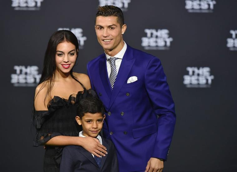 Férias de Ronaldo e Georgina marcadas por rumores de gravidez