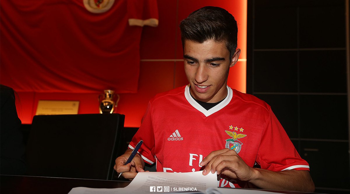 Benfica renova contrato com filho de Sérgio Conceição