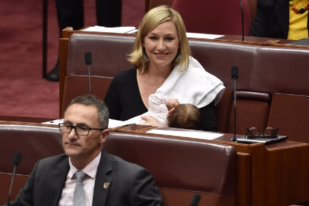 Austrália. Deputada faz história ao amamentar filha no parlamento