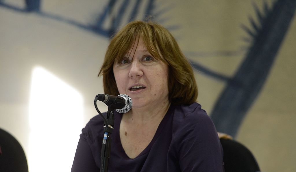 Ministra anuncia morte da Nobel Svetlana Alexievitch no Twitter… mas a conta era falsa