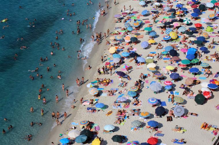 Estes são os 10 destinos de praia que estão mais na moda em Portugal