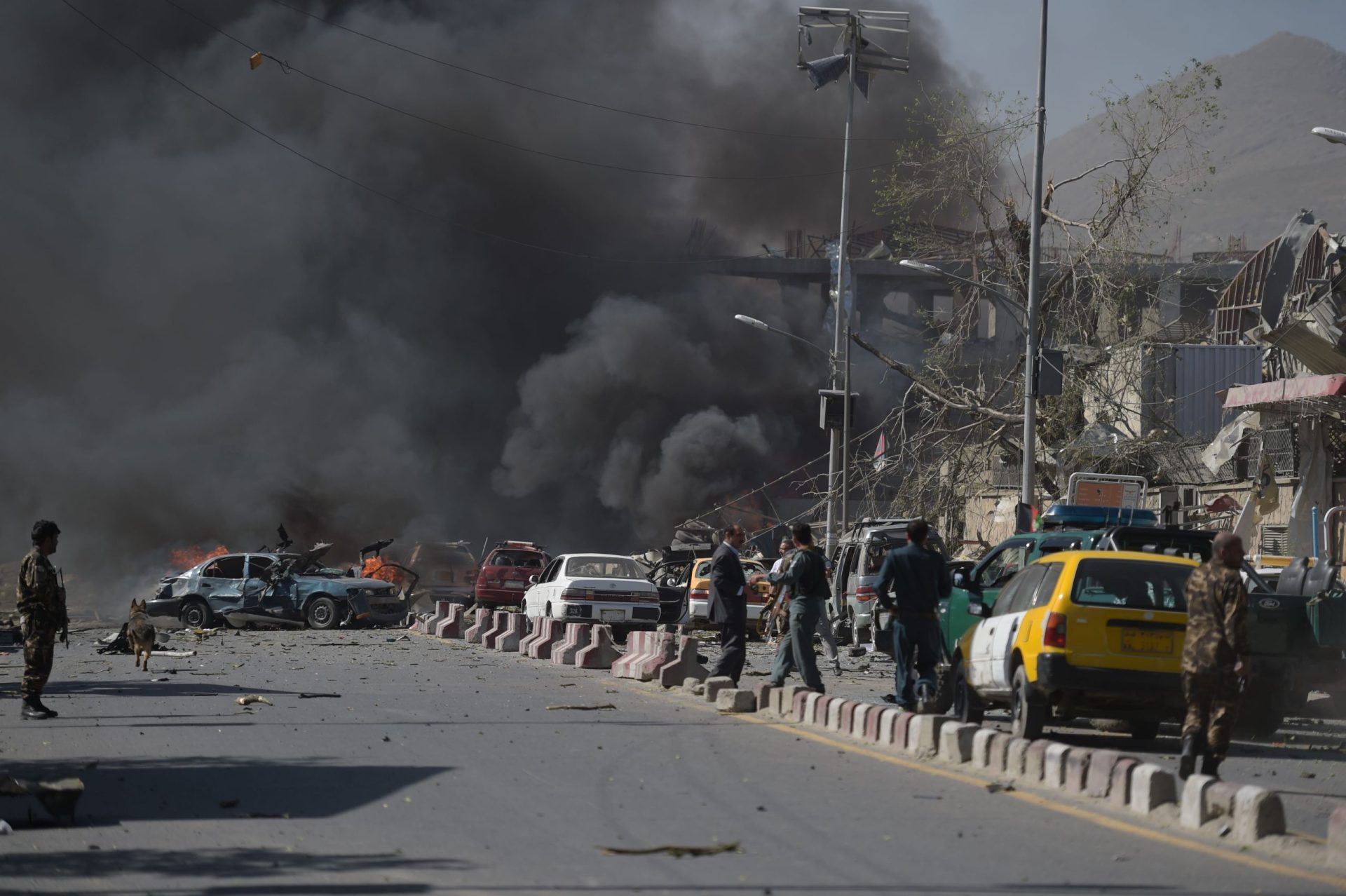 Mais de 80 pessoas morreram e outras 350 ficaram feridas após atentado em Cabul