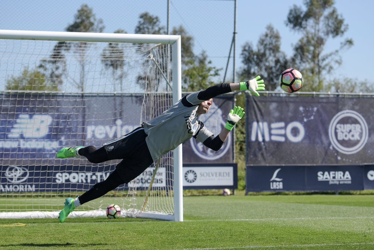 Adepto do Benfica entra em picardia com Casillas no Twitter