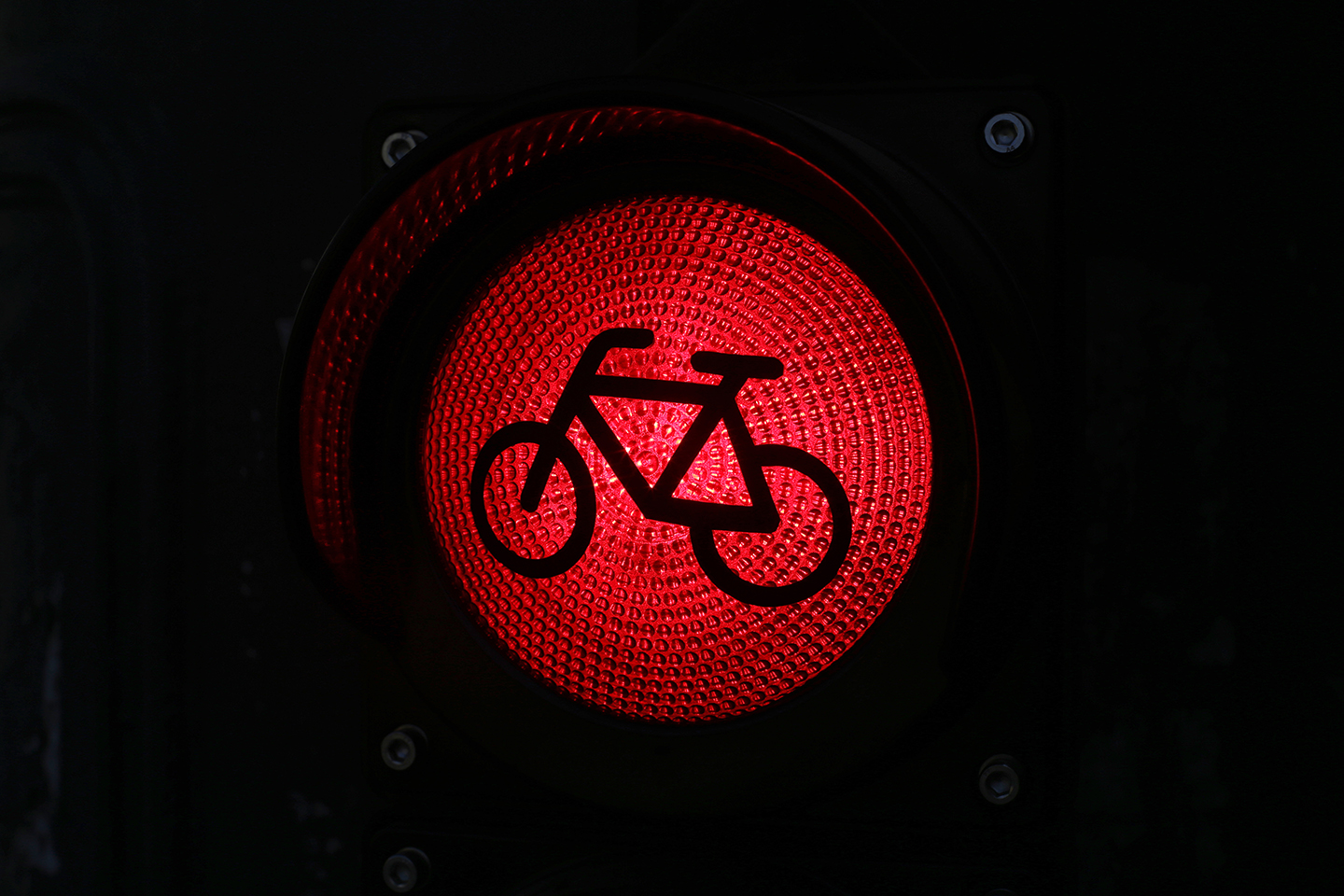 Ciclistas que passem sinais vermelhos perdem pontos na carta