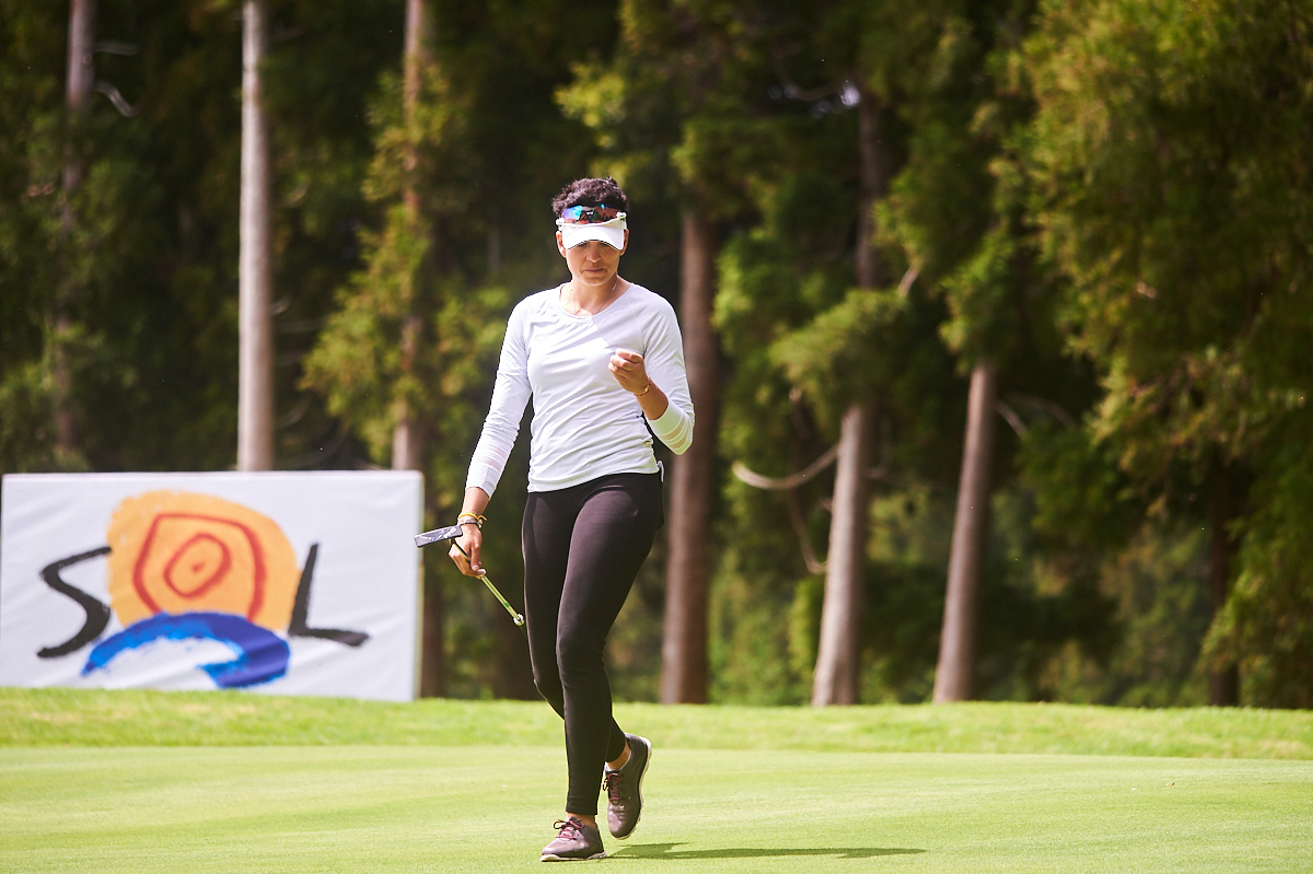 Golfe. Joana de Sá Pereira lidera na Suíça com campeã dos Açores