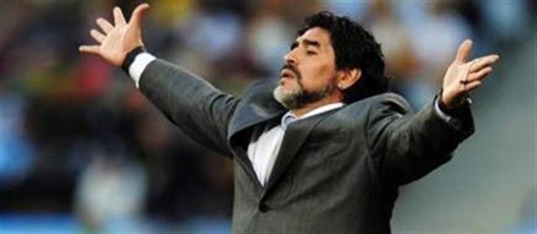Maradona volta a ser treinador