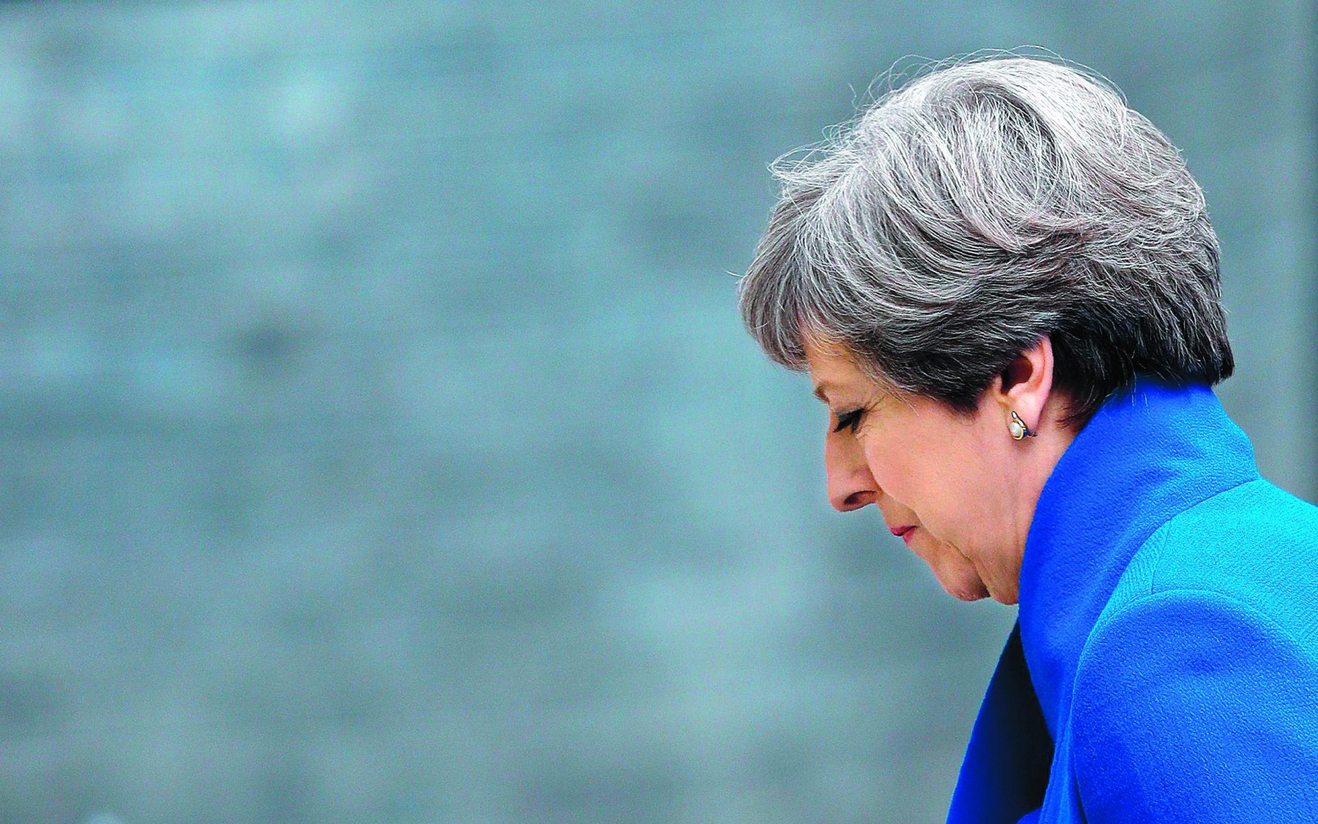 Theresa May recusa entrar na campa que cavou