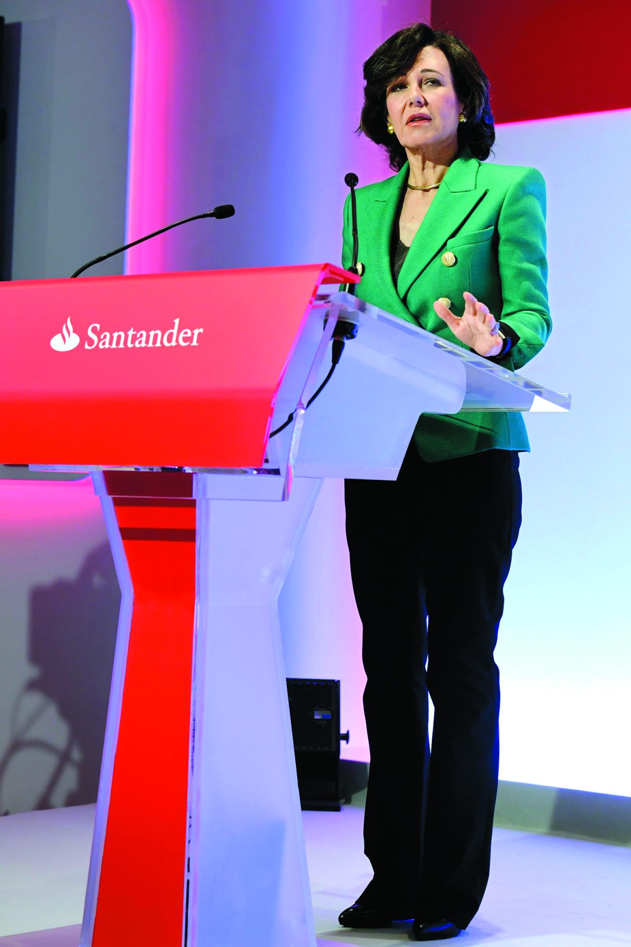 Santander vai eliminar postos de trabalho e fechar balcões