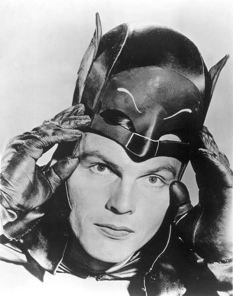 Morreu o homem por trás da máscara do Batman nos anos 60, Adam West