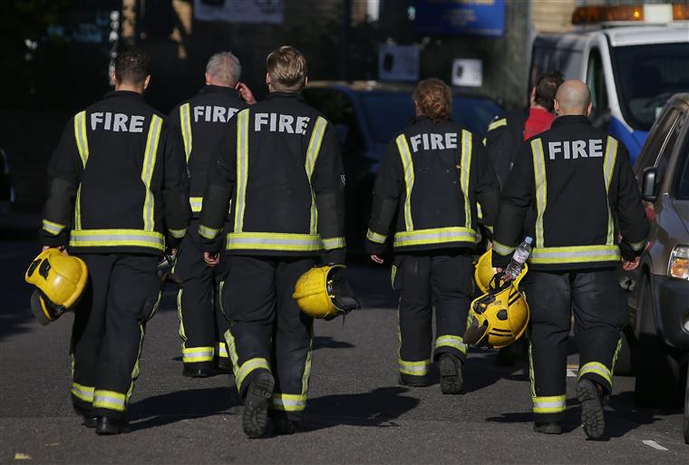 Londres. Número de mortos no incêndio aumenta para 17