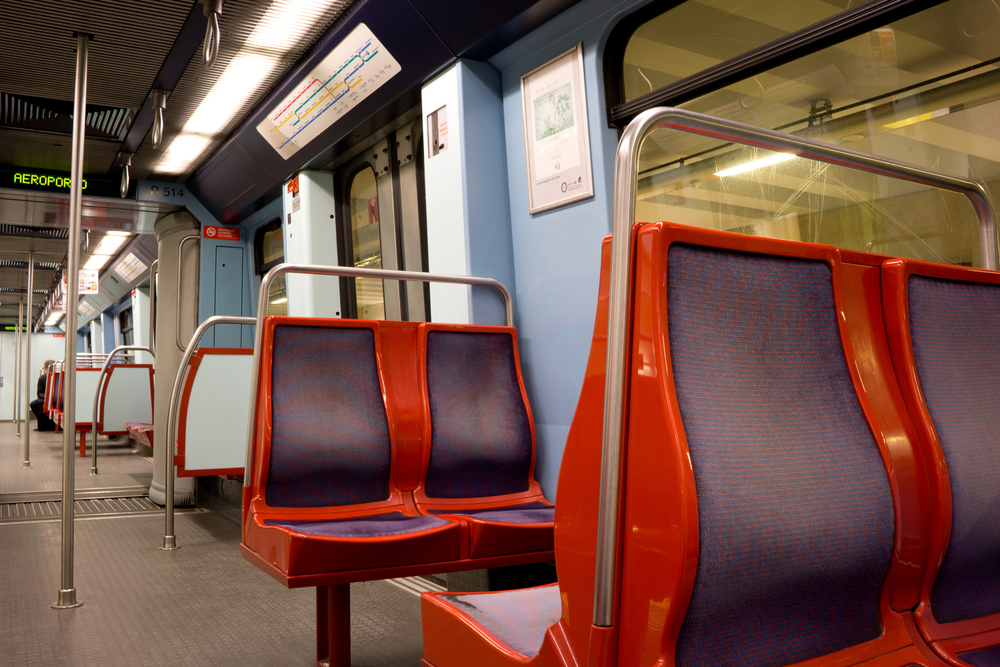 Linha Azul do Metro interrompida após passageiro ter sido colhido