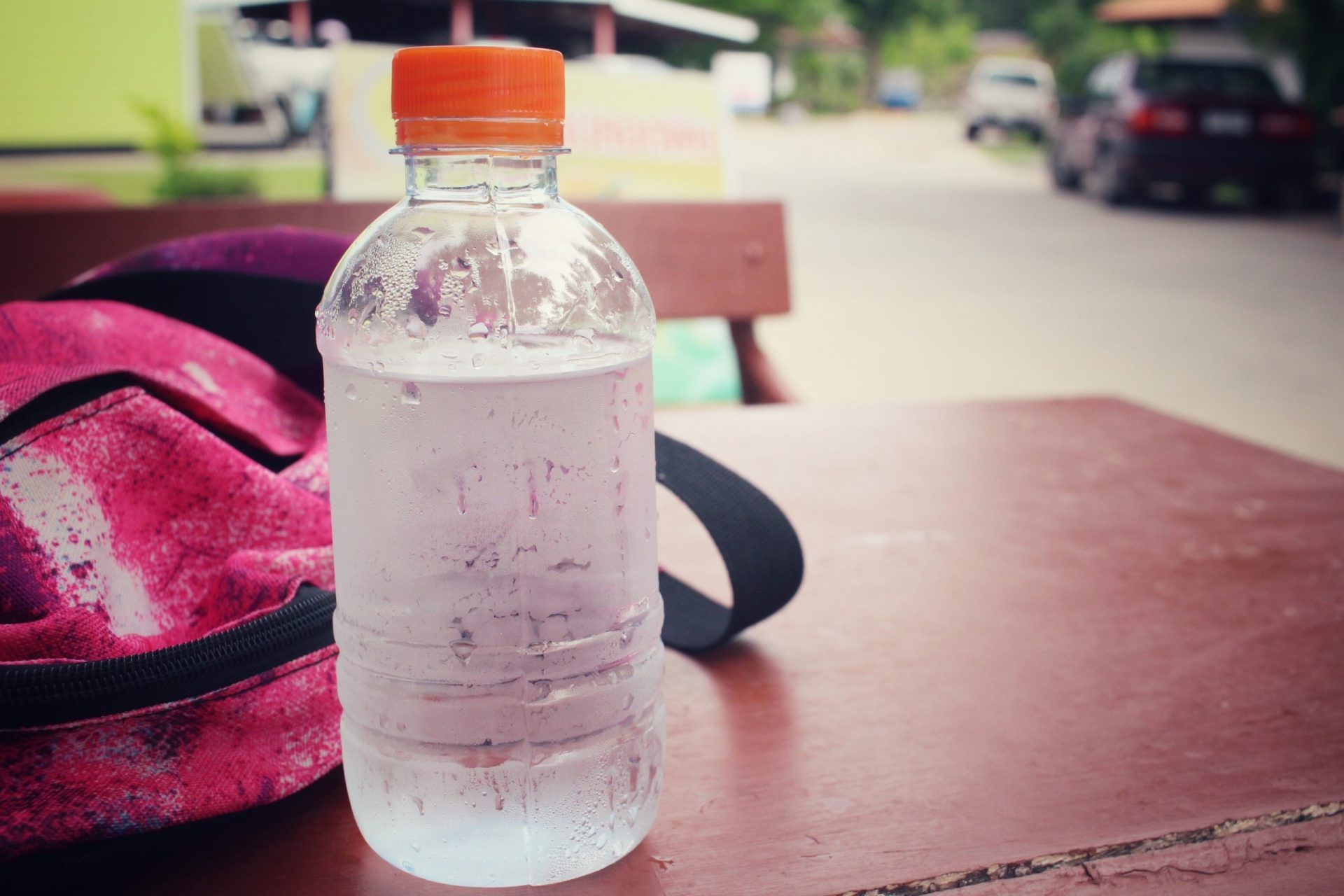 Reutilizar garrafas de água é prejudicial para a saúde