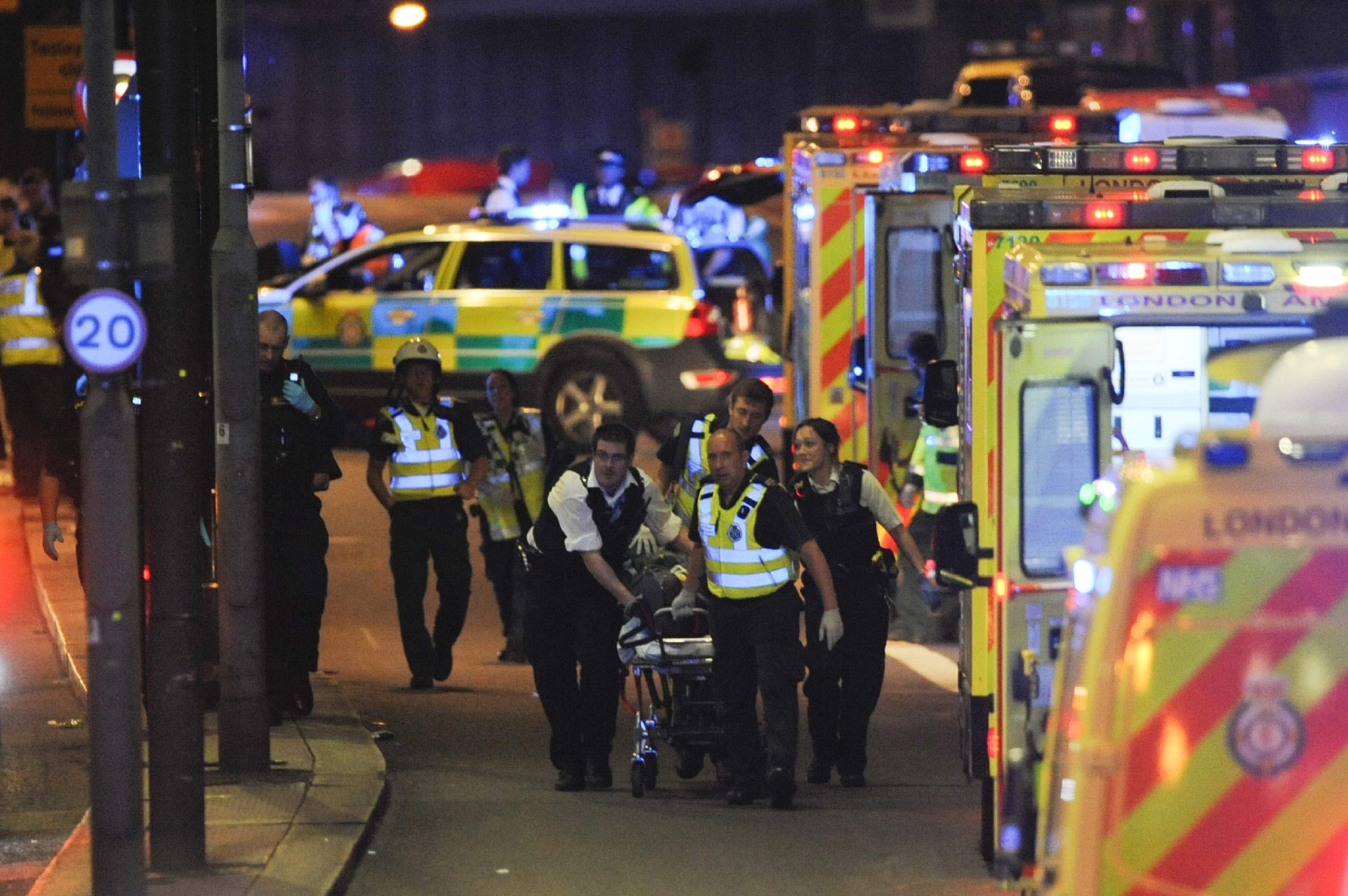 Ataque em Londres faz sete mortos e mais de 50 feridos. Campanha eleitoral foi suspensa