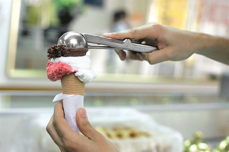 Sabe porque é que fica com o ‘cérebro congelado’ quando come gelados?