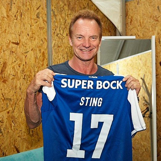 Sting fotografado com camisola do F.C. Porto
