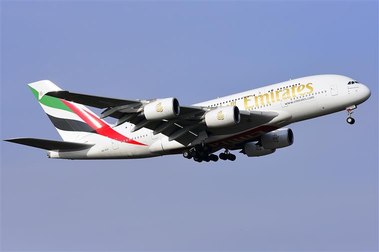 Piloto da Air Seychelles evita colisão com avião da Emirates