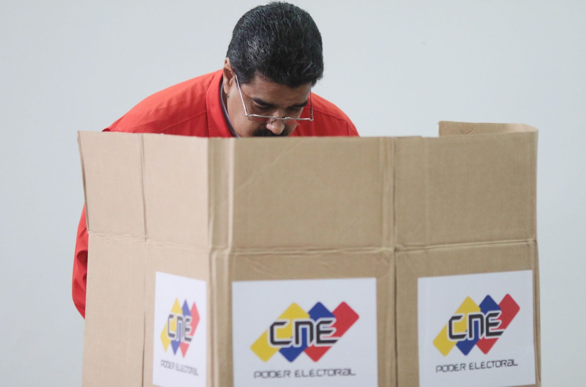 Venezuela: Maduro foi o primeiro a &#8220;votar pela paz&#8221;