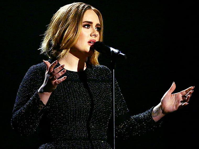 Adele teme que nunca mais possa voltar a cantar