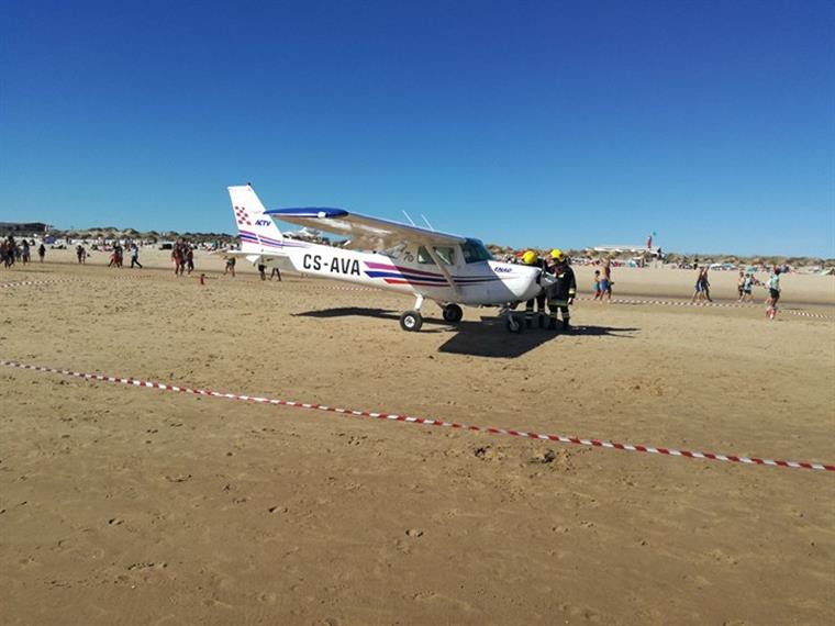 Motor de avioneta que aterrou em Almada parou quatro minutos após descolagem
