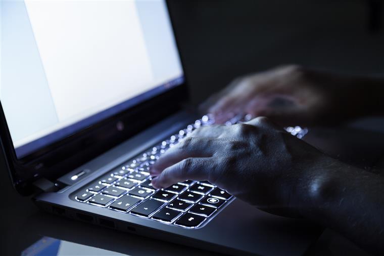 Hackers lançam episódios roubados de a “Guerra dos Tronos” na internet