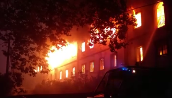 Antigo Colégio em Castelo Branco consumido pelas chamas | Vídeo