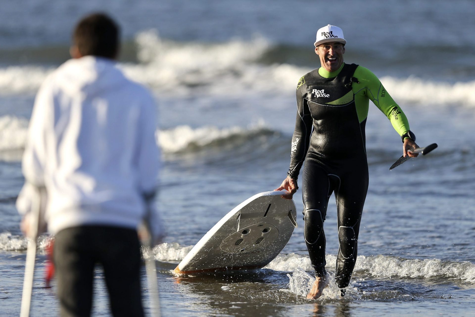 Garrett McNamara surfou a maior onda do rio Tejo [Vídeo]