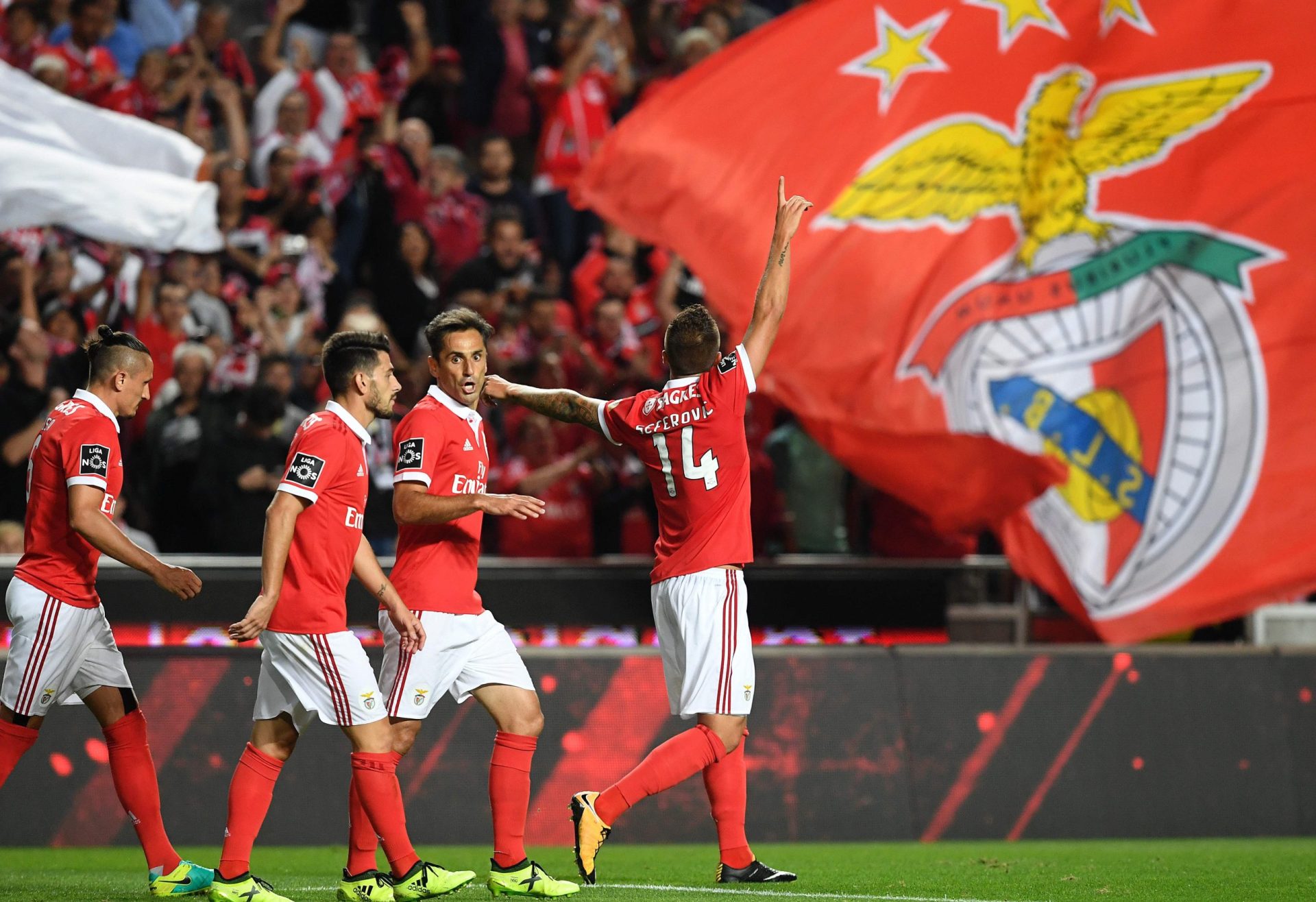 Vitória do Benfica. Hat trick de Jonas e golos de Salvio e Seferovic