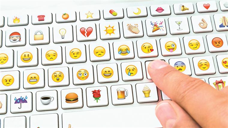 Tem o hábito de usar emojis em e-mails de trabalho? Pode fazer com que pareça incompetente