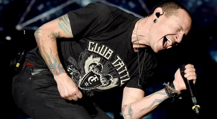 Ex-mulher e filho de Chester Bennington “mal tratados” durante funeral do cantor