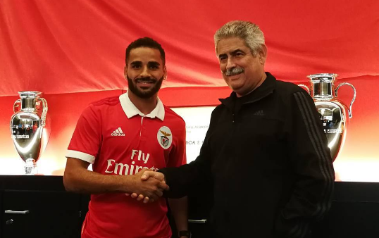 Benfica anuncia contratação de Douglas