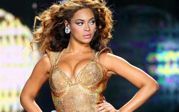 Beyoncé criticada um mês após ser mãe
