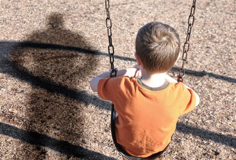 Criança de 9 anos foi alvo de bullying por três crianças