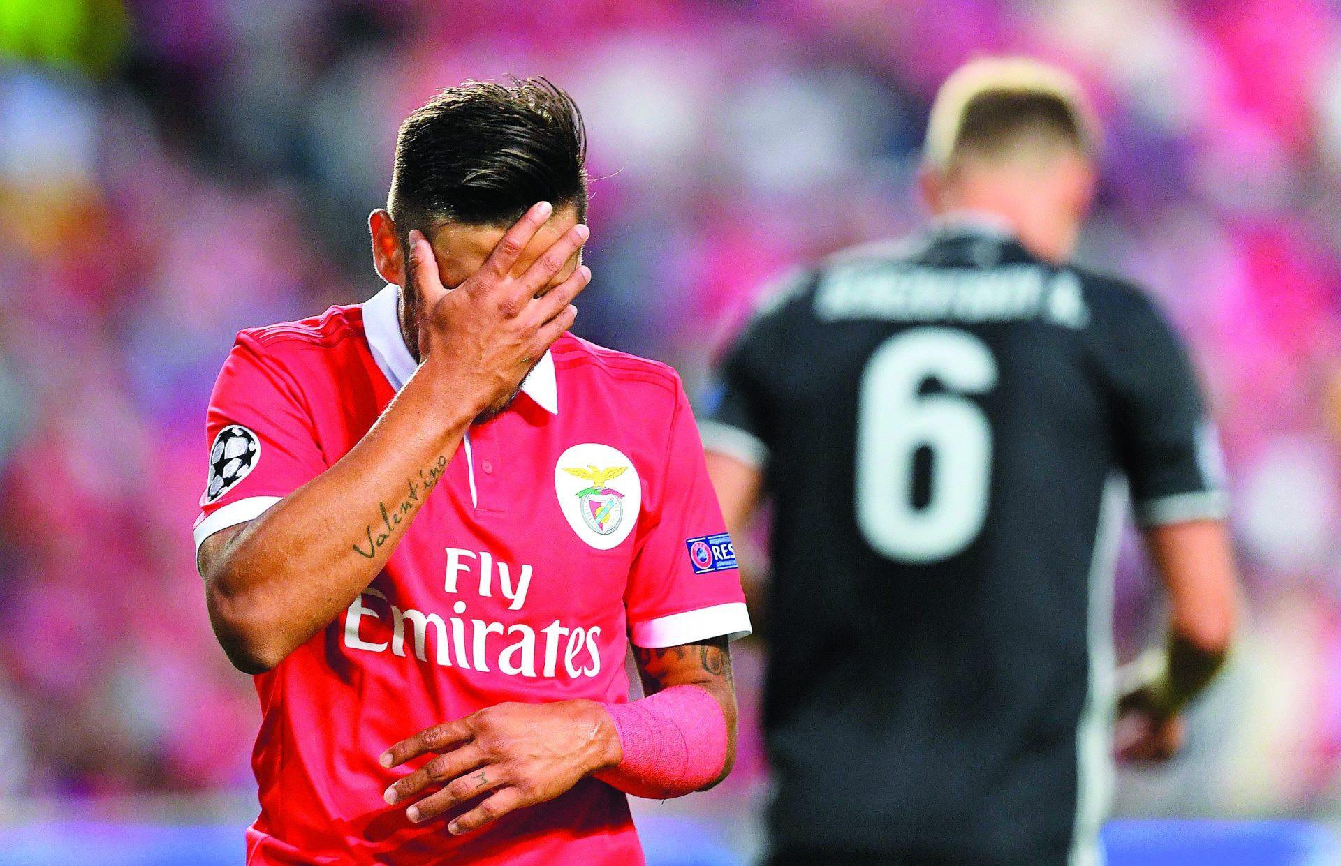 Benfica sai derrotado por 2-1 na estreia da Champions