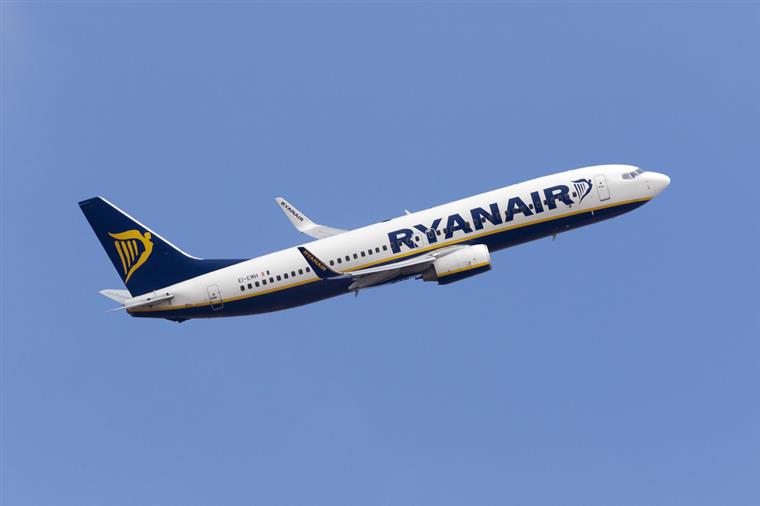 Ryanair divulga lista com voos cancelados