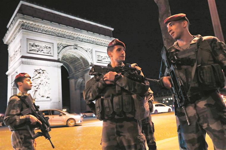 França. Autoridades retiram 200 pessoas de Lille devido a garrafas de gás encontradas em carro