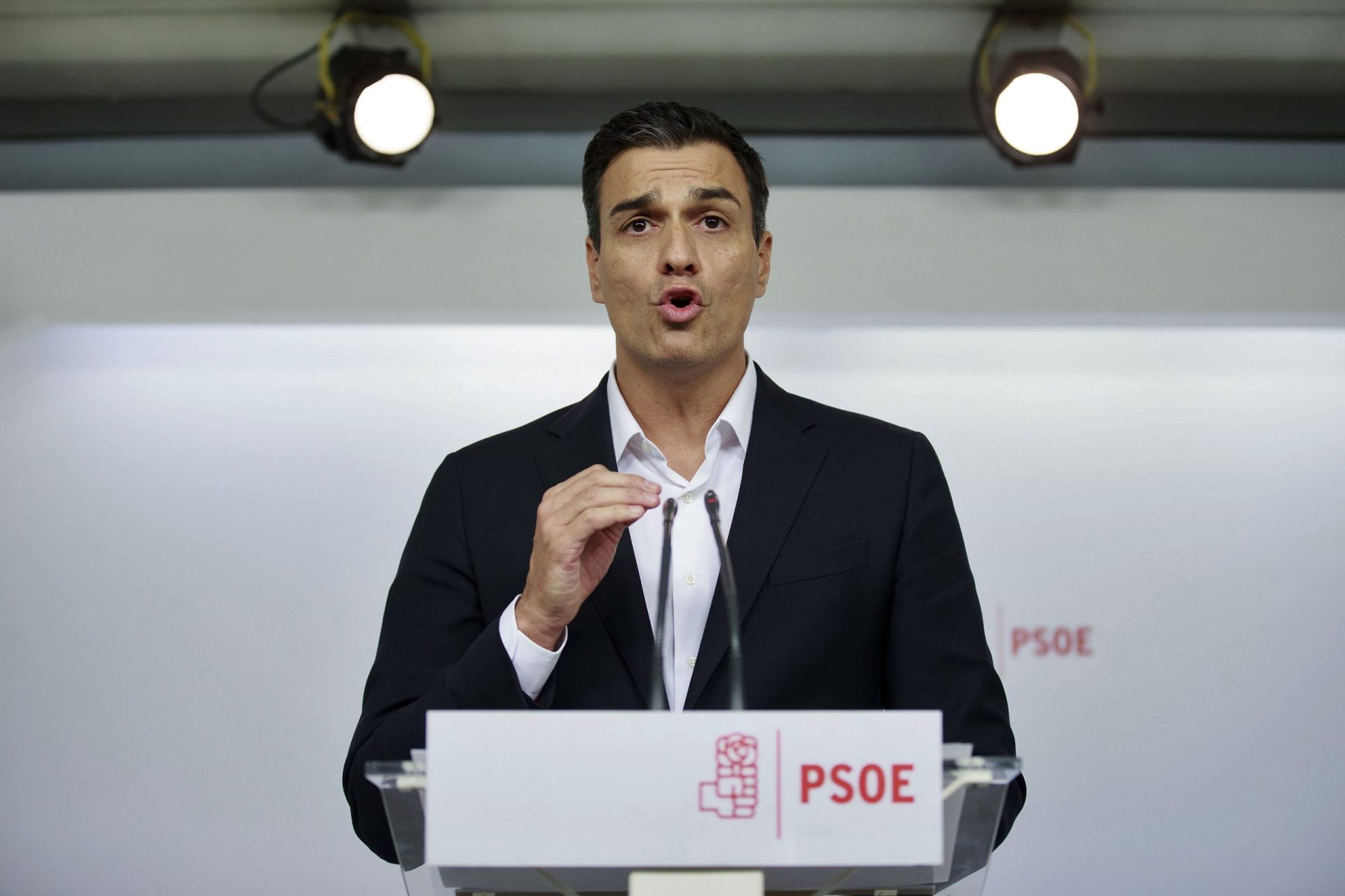 Catalunha. Podemos pede a Sánchez para o PSOE não apoiar PP e permitir referendo