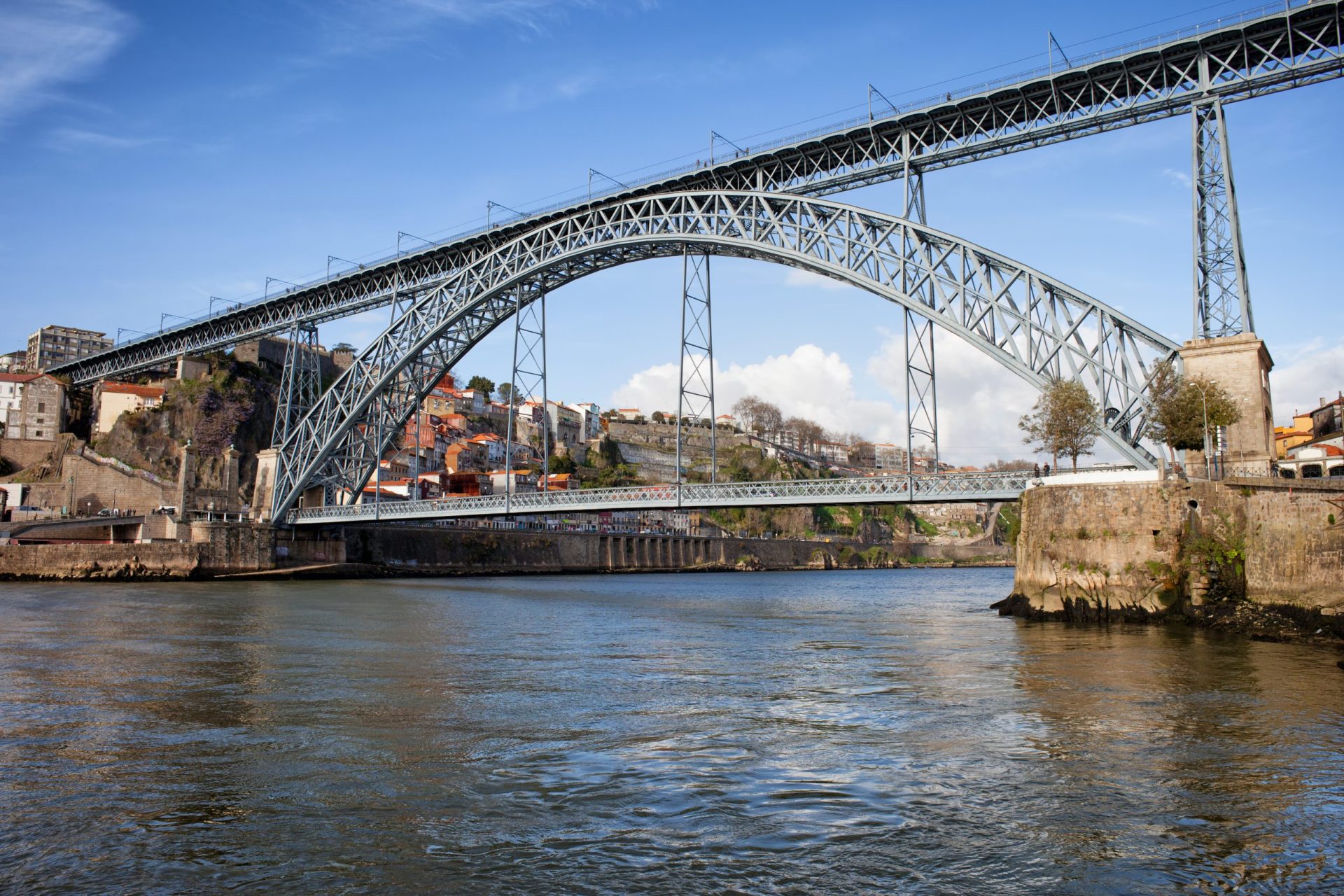 Turista mergulhou da ponte D. Luís no Porto e desapareceu