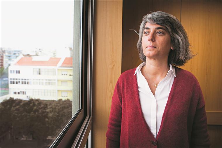 Ministra da Cultura acha “ótimo” não ler jornais portugueses há quatro dias