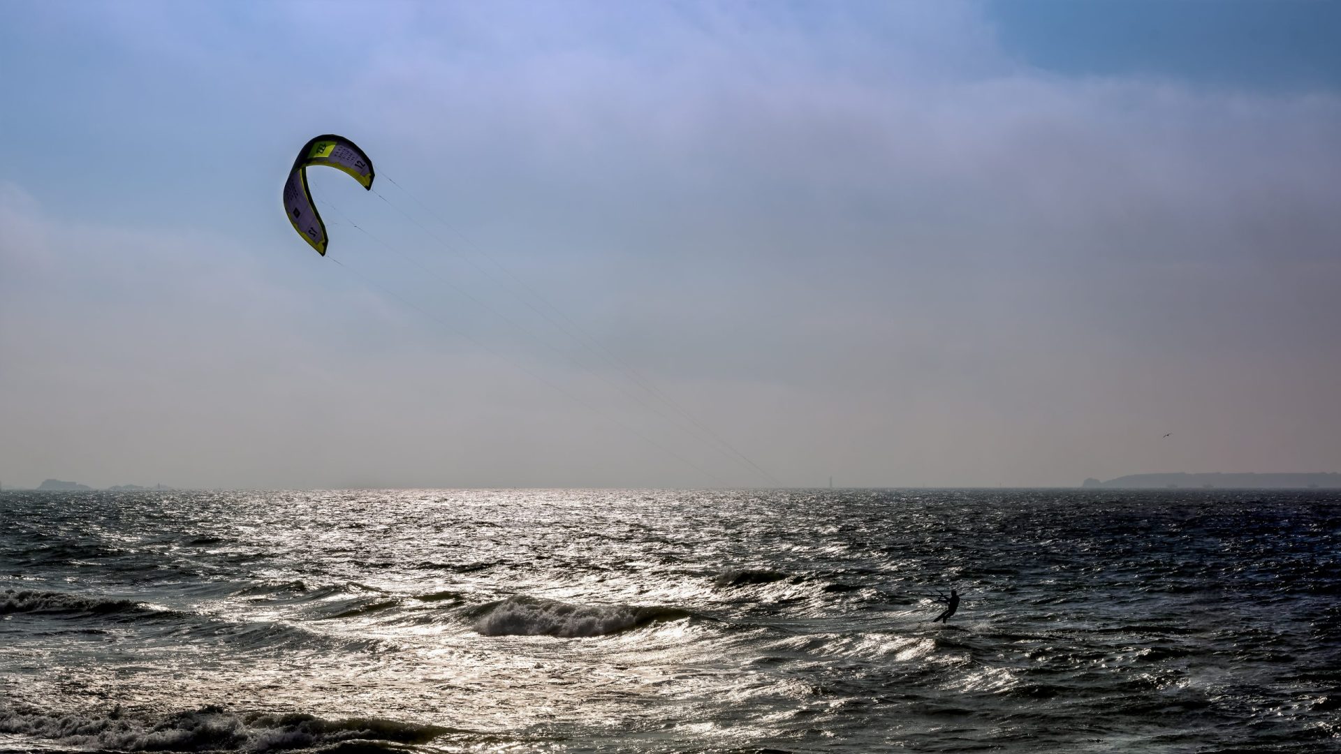 Praticante de kitesurf morre na praia dos Supertubos